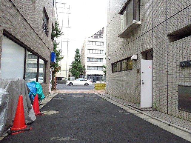 ディアハイム目黒　エントランス前道路