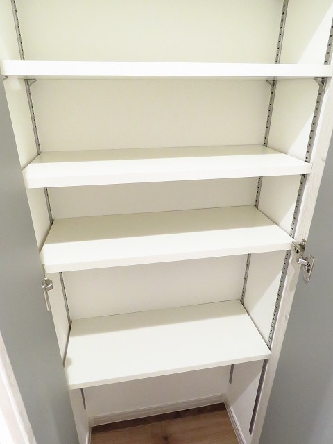 ディアハイム目黒　廊下収納