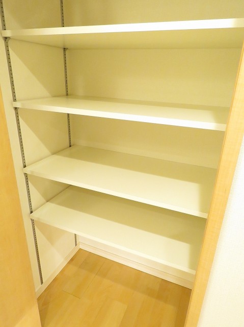 藤和南大塚コープ　廊下収納