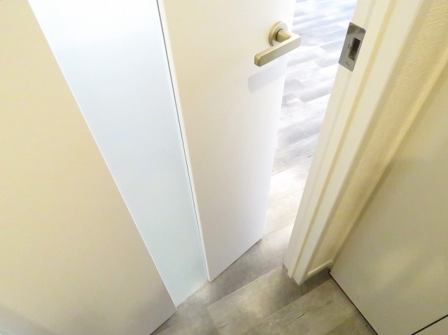 初台ハイツ　LDK扉