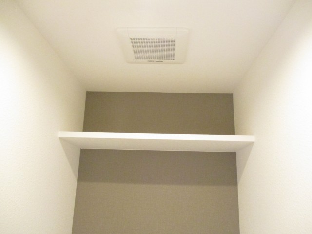 ライオンズプラザ石川台　4トイレ収納