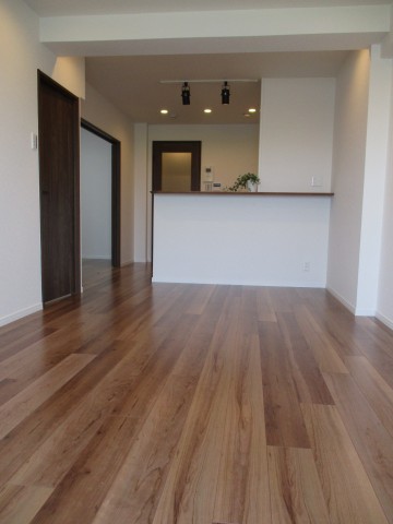 多摩川芙蓉ハイツ　7LD縦窓から