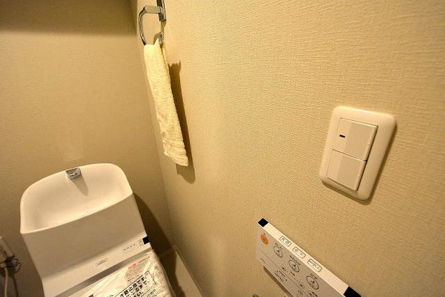 第三宮庭マンション４０５号室 トイレ