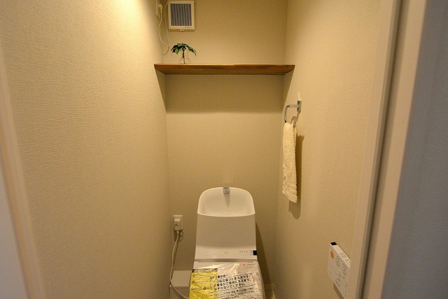 第三宮庭マンション４０５号室 トイレ (3)