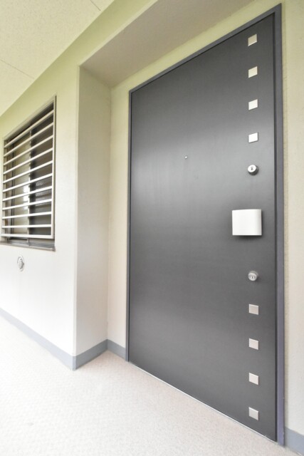 エム・ブランド新宿戸山公園 玄関