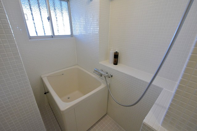 第三宮庭マンション４０５号室 風呂洗面 (6)