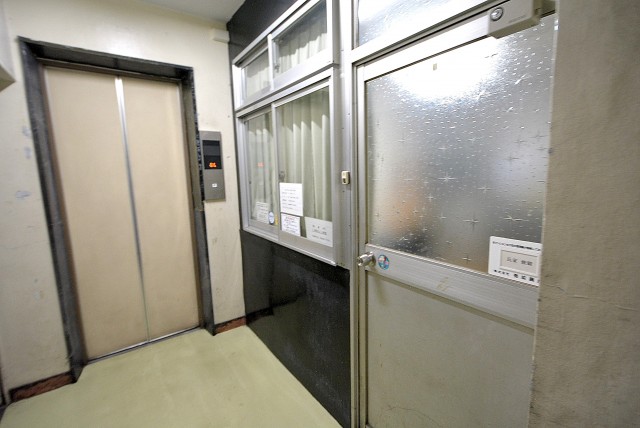 第三宮庭マンション４０５号室 内廊下 (1)