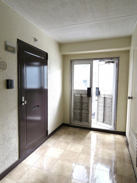 日商岩井第2玉川台マンション　玄関前