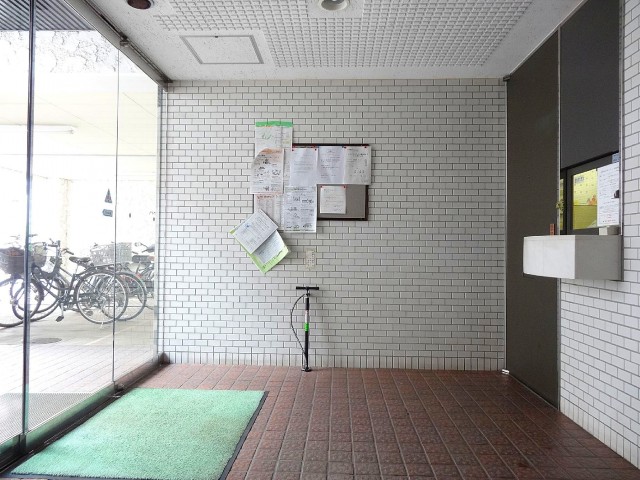 秀和祖師谷大蔵レジデンス　エントランス