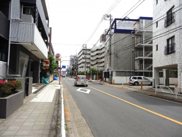 秀和祖師谷大蔵レジデンス　前面道路