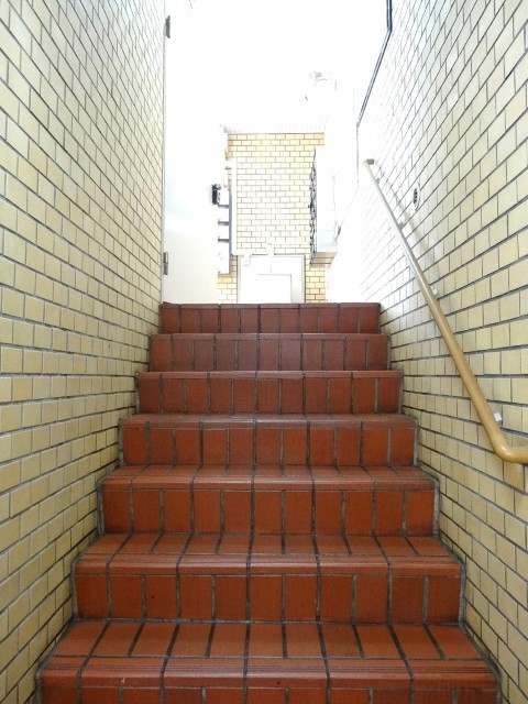 ライオンズマンション中野弥生町　共用階段