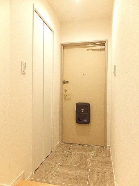 アイタウン・レピア　玄関