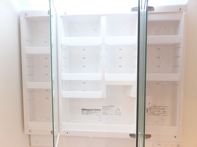 アイタウン・レピア　洗面台鏡裏収納