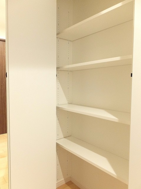 アイタウン・レピア　廊下収納①