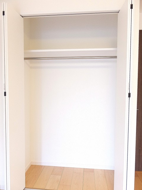 アイタウン・レピア　7.0帖洋室クローゼット