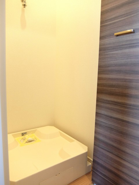 成城マンション　洗濯機置場