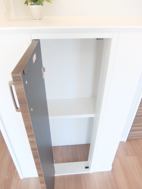 成城マンション　リビング収納