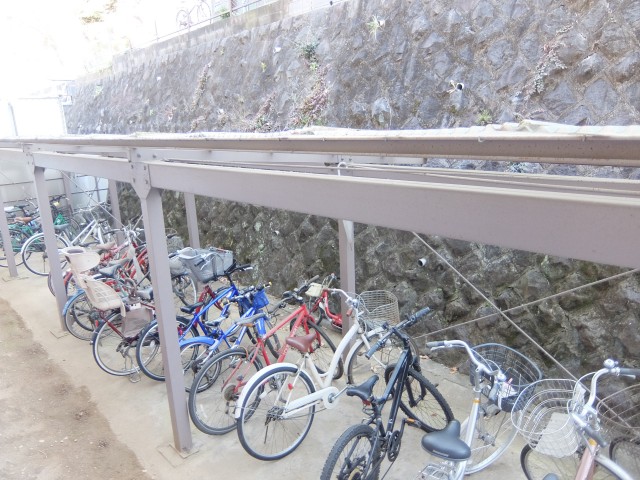 成城マンション　駐輪場