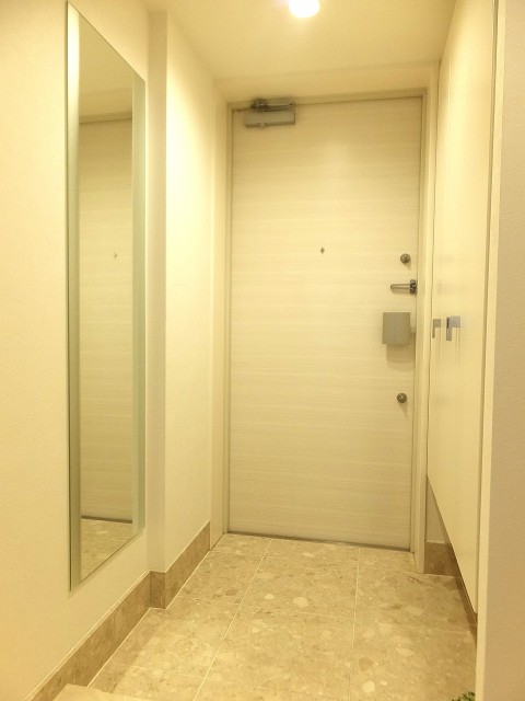 グローリオ明大前　玄関ホール