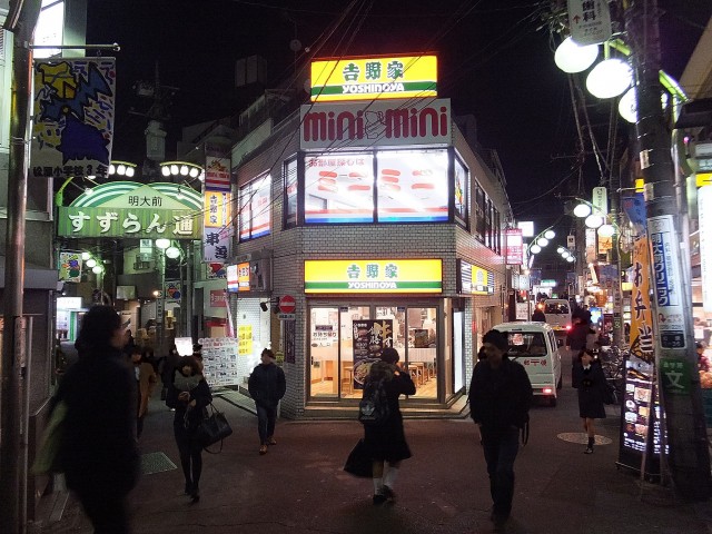 グローリオ明大前　商店街