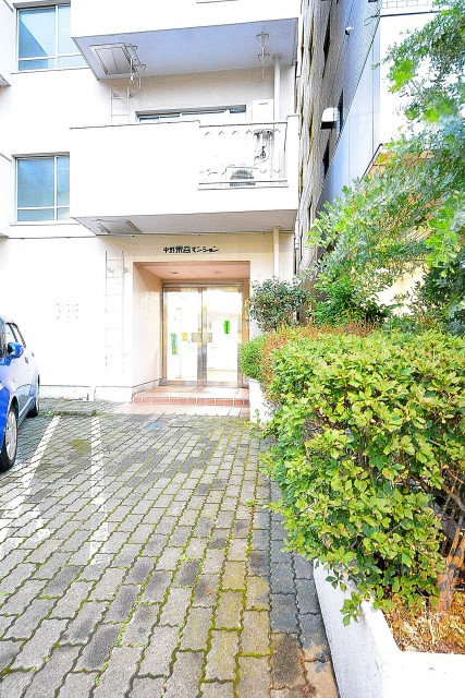 中野永谷マンション　エントランスアプローチ