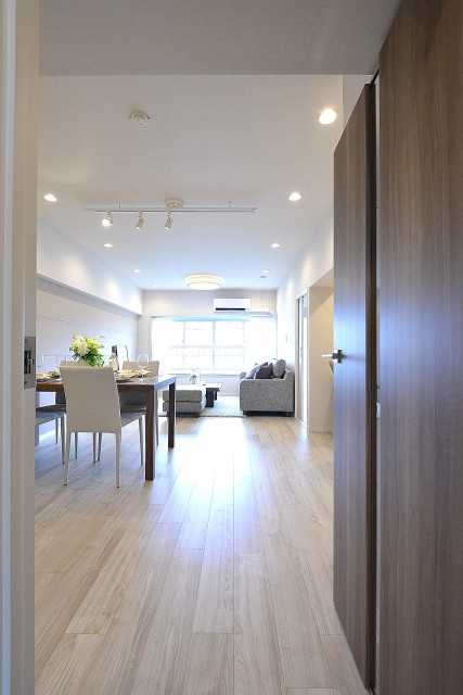 ガーデン堀ノ内住宅　LDKドア