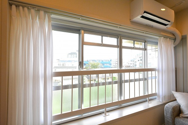 ガーデン堀ノ内住宅　LDKサッシ