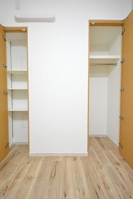 クリオ上北沢　4.5帖洋室の収納