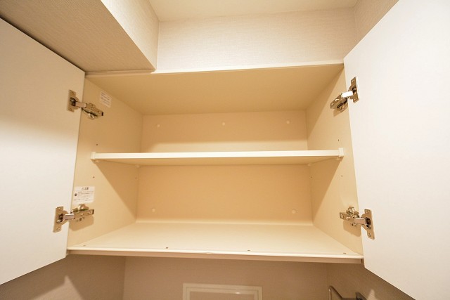 東中野パークマンション　トイレ吊戸棚