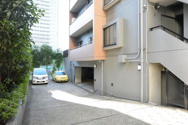 クレストフォルム田町　駐車場