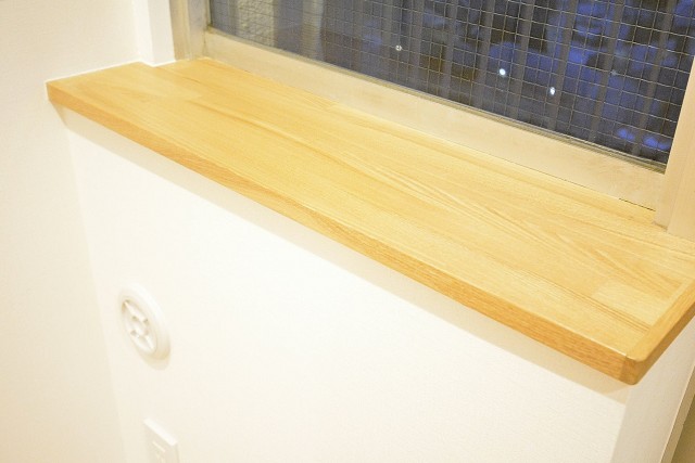 中野永谷マンション　4.9帖の洋室窓際カウンター