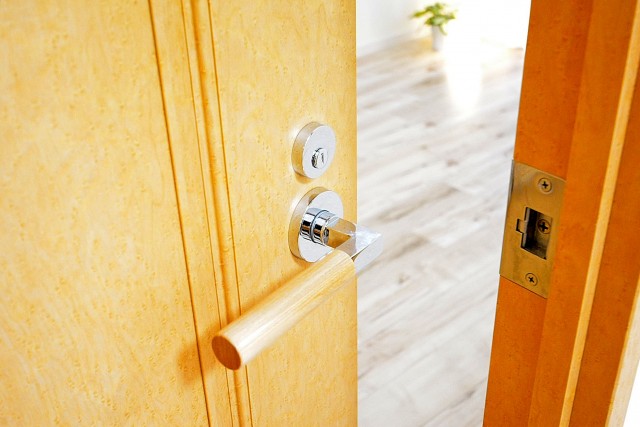 クリオ上北沢　6.2帖洋室のドア