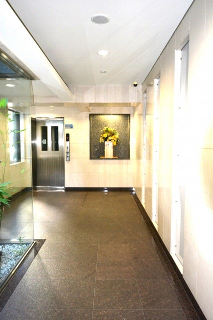 クレストフォルム田町　エントランス