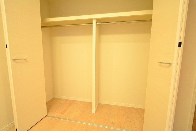 東中野パークマンション　6.2帖洋室のクローゼット