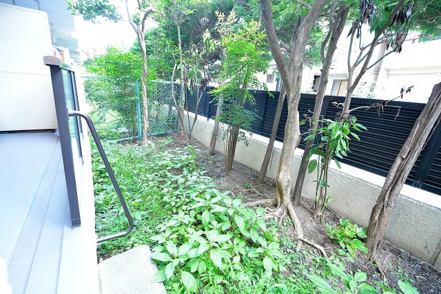 東中野パークマンション　バルコニーと専用庭