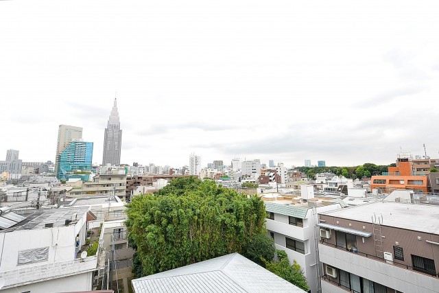 代々木コーポラス　5.5帖洋室眺望