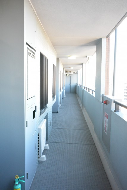 クレストフォルム田町　共用廊下