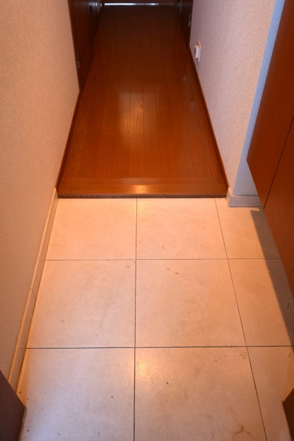 クレストフォルム田町　玄関