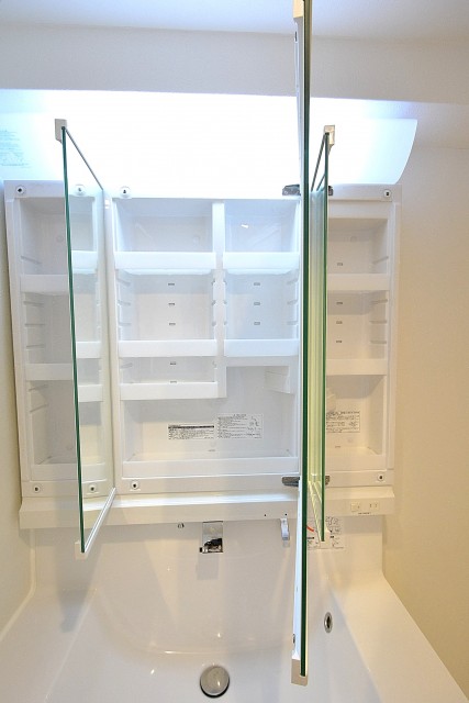 目白が丘マンション　三面鏡裏収納