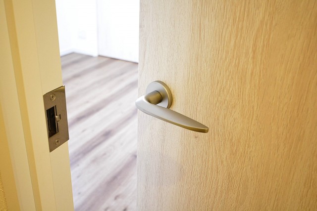 目白が丘マンション　5.5帖洋室ドア