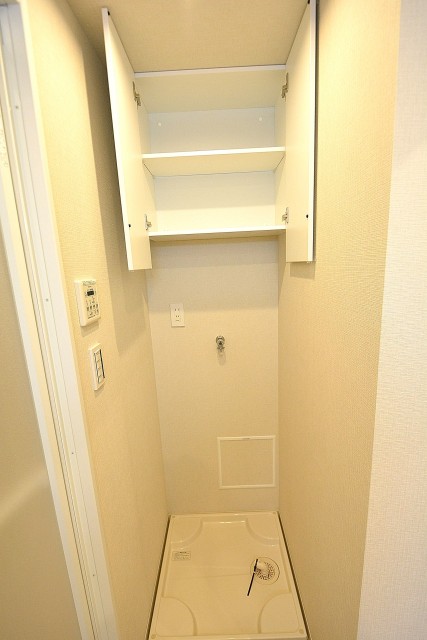 ライオンズマンション駒沢　洗濯機置場