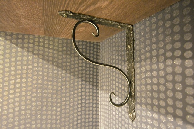 サンライン南青山ハイツ　トイレ上の棚の金具