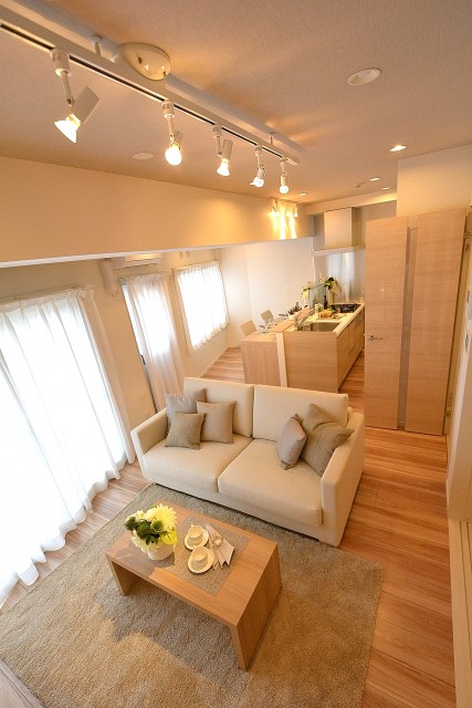 ライオンズマンション駒沢　リビングダイニング