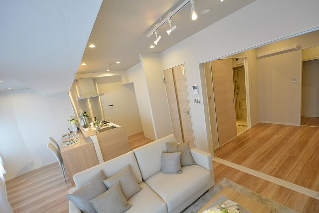 ライオンズマンション駒沢　リビングダイニング