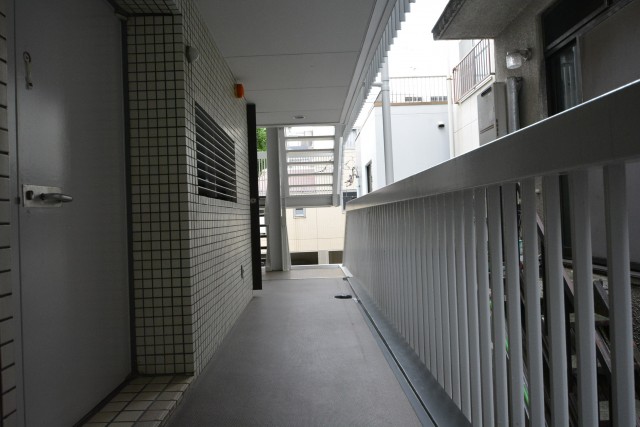 サンライン南青山ハイツ　共用廊下
