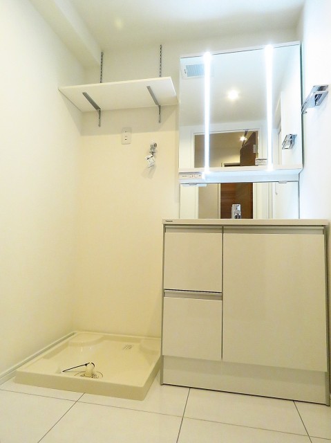 大森パークハイツ　洗濯機置場と洗面化粧台