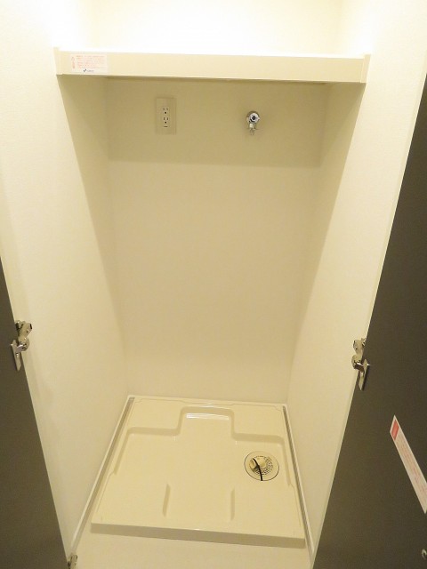 サンビューハイツ哲学堂　洗濯機置場