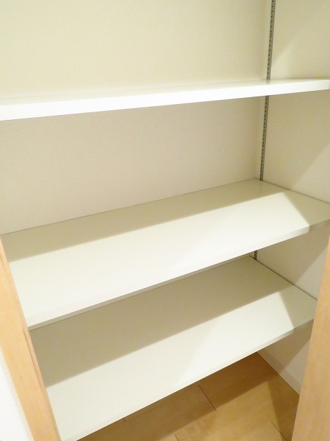 玉川瀬田タウンホーム　廊下収納