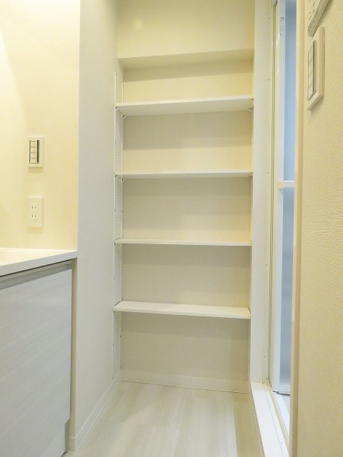 マンション市谷台　洗面室収納