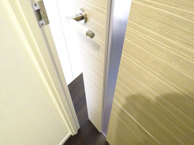 インペリアル赤坂壱番館　ダイニングキッチン扉